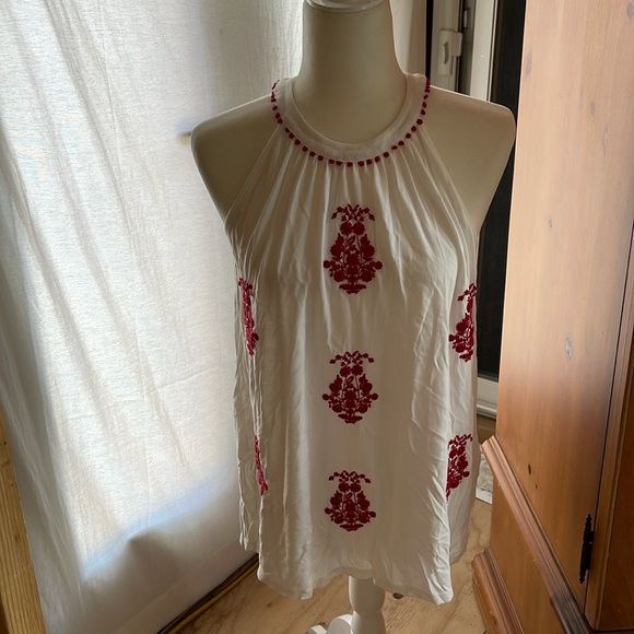 LOFT Tops - LOFT SLEEVELESS TOP SIZE SMALL